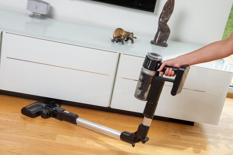 Aspirateur balai HVC6134BK