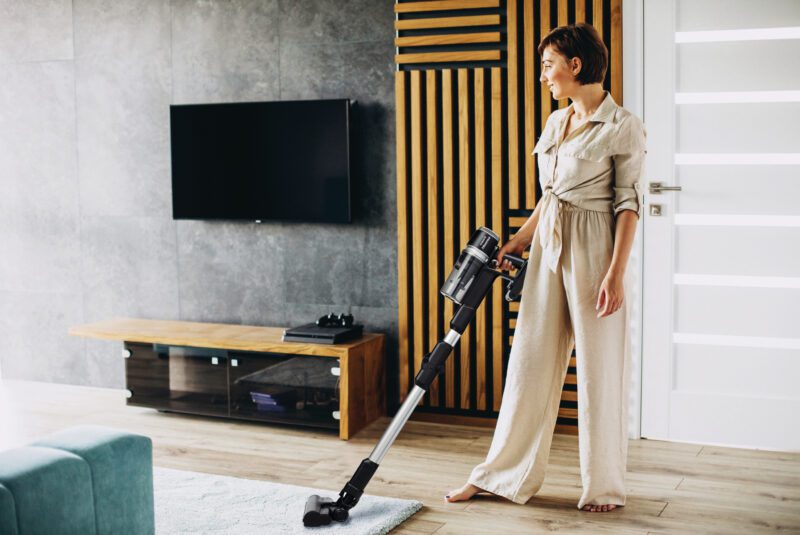 Aspirateur balai HVC6134BK